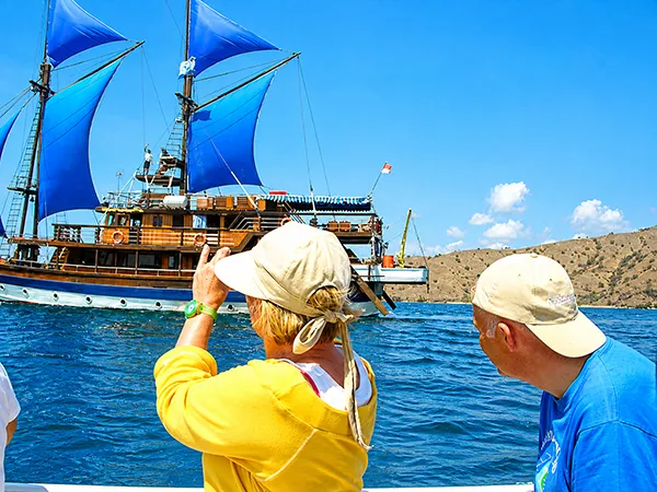 komodo tour 2 days 1 night
