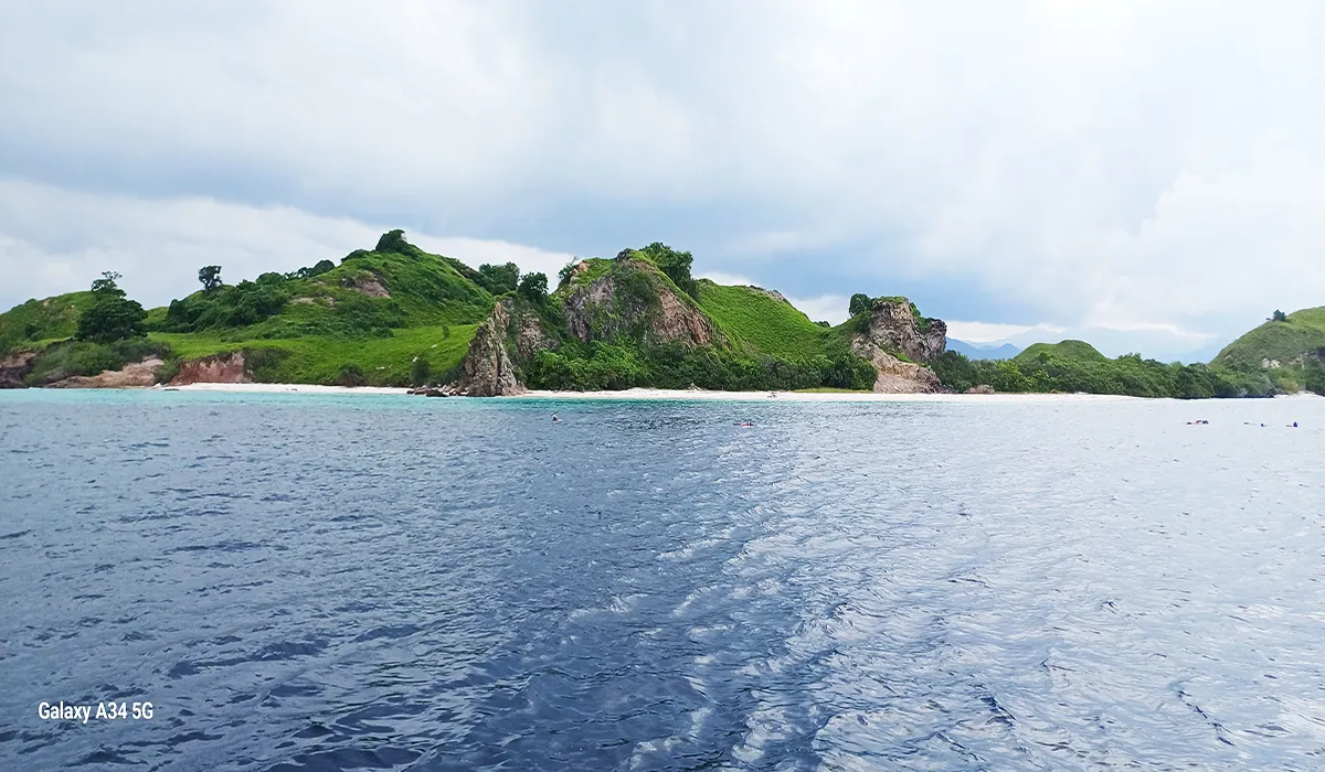  Komodo Tours & cruises 